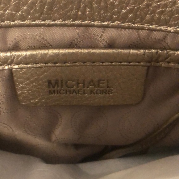 Michael Kors large Layton leather hobo style shoulder bag. - Picture 9 of 11